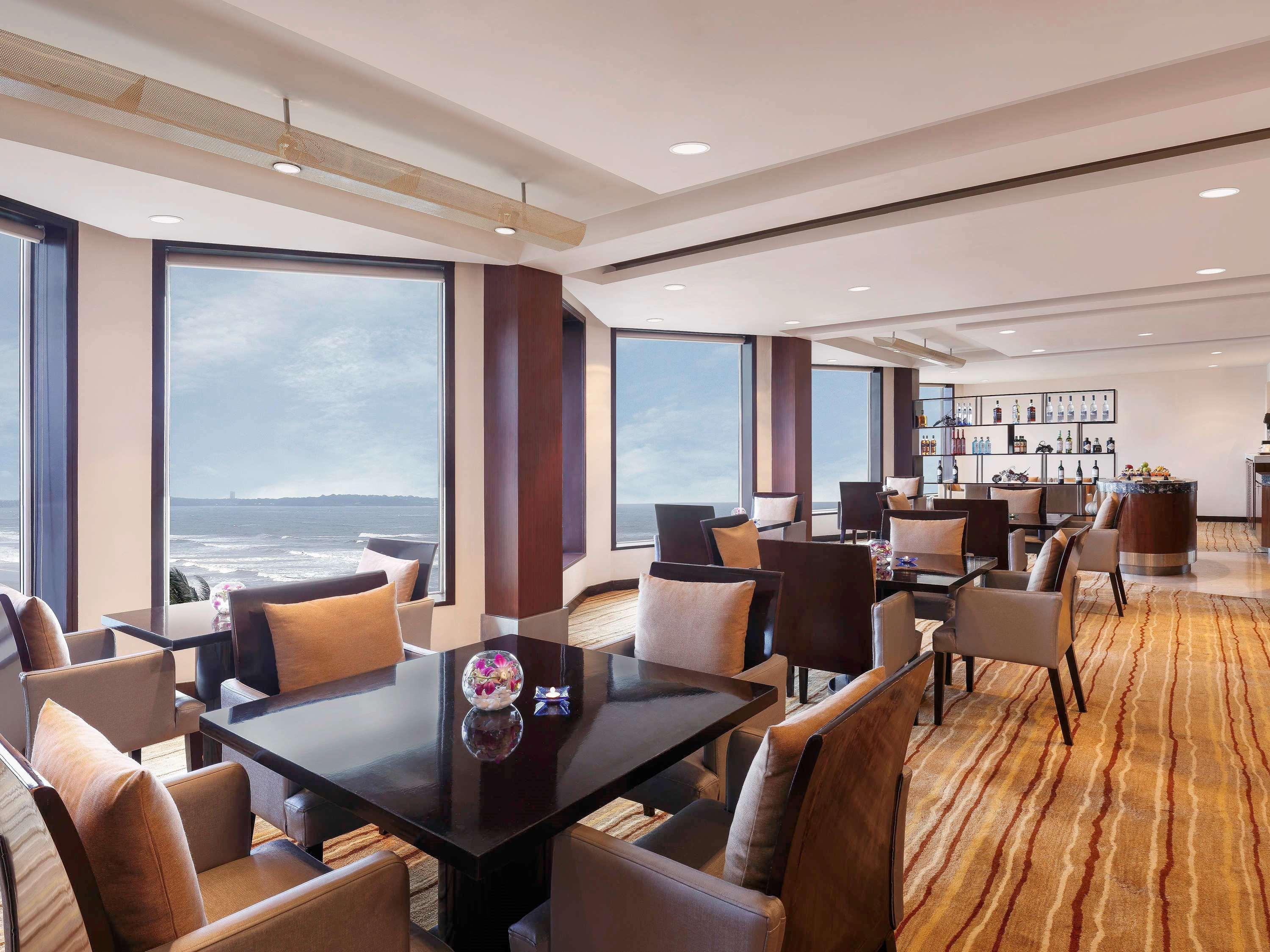 Novotel Mumbai Juhu Beach Εξωτερικό φωτογραφία Club Lounge at the Taj Mahal Palace
