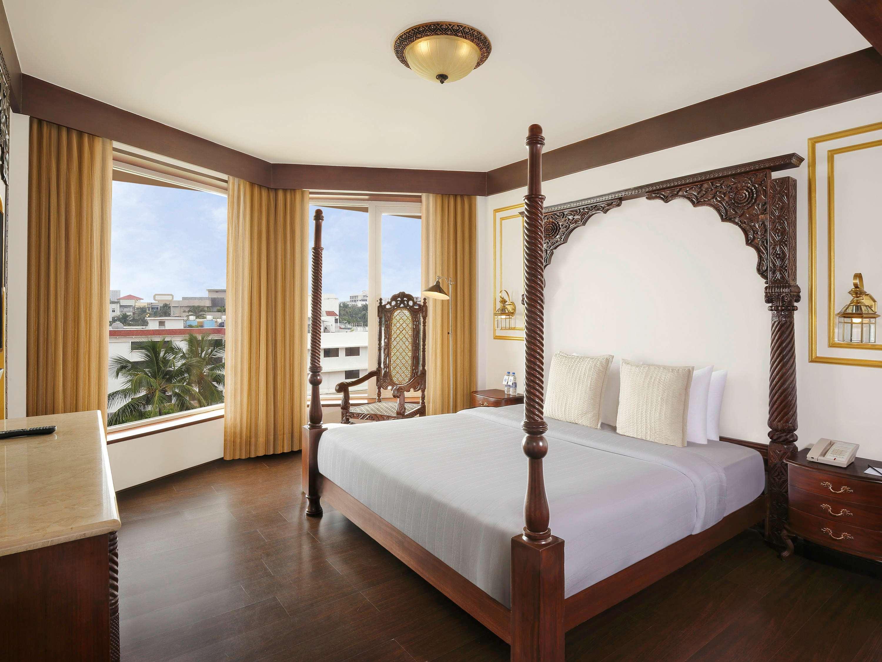 Novotel Mumbai Juhu Beach Εξωτερικό φωτογραφία A bedroom at the hotel