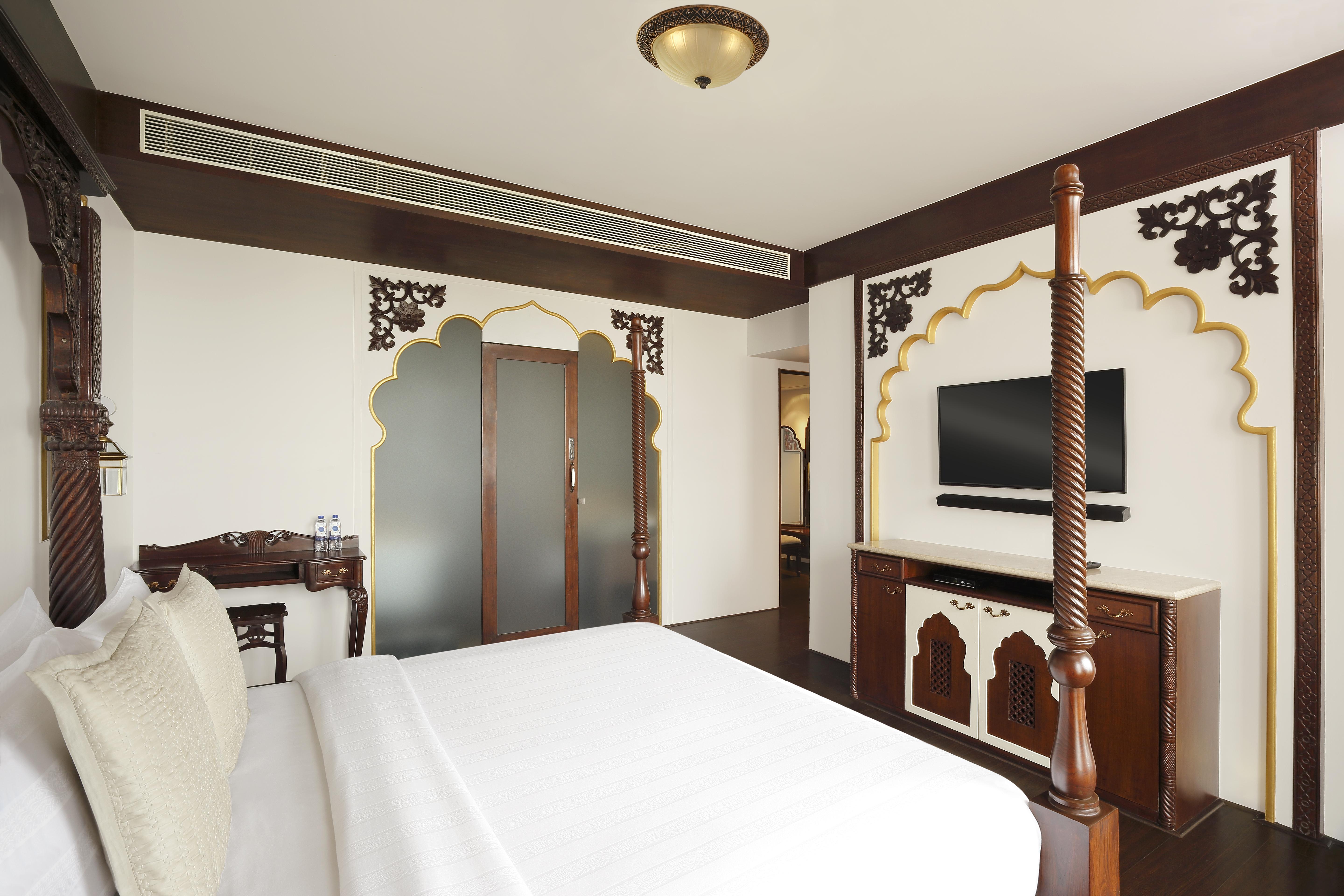 Novotel Mumbai Juhu Beach Εξωτερικό φωτογραφία A bedroom in the hotel