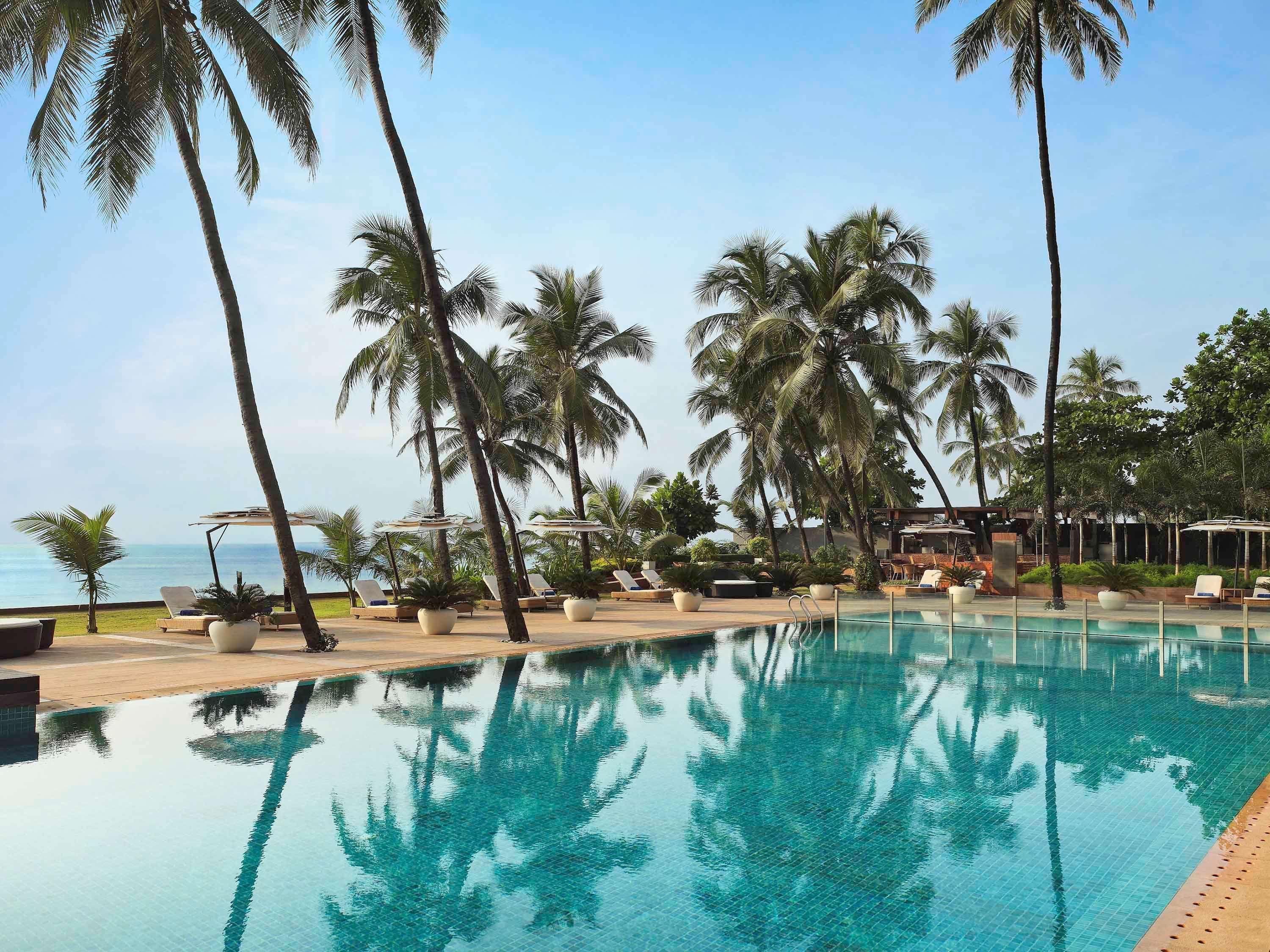 Novotel Mumbai Juhu Beach Εξωτερικό φωτογραφία The pool at the Taj Bengal
