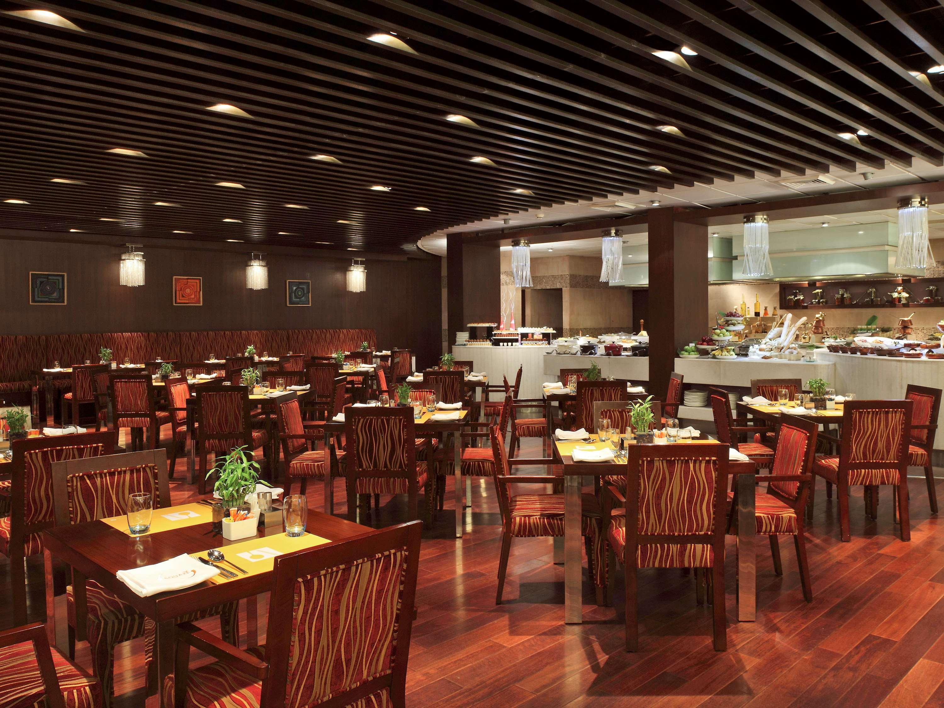 Novotel Mumbai Juhu Beach Εξωτερικό φωτογραφία The restaurant