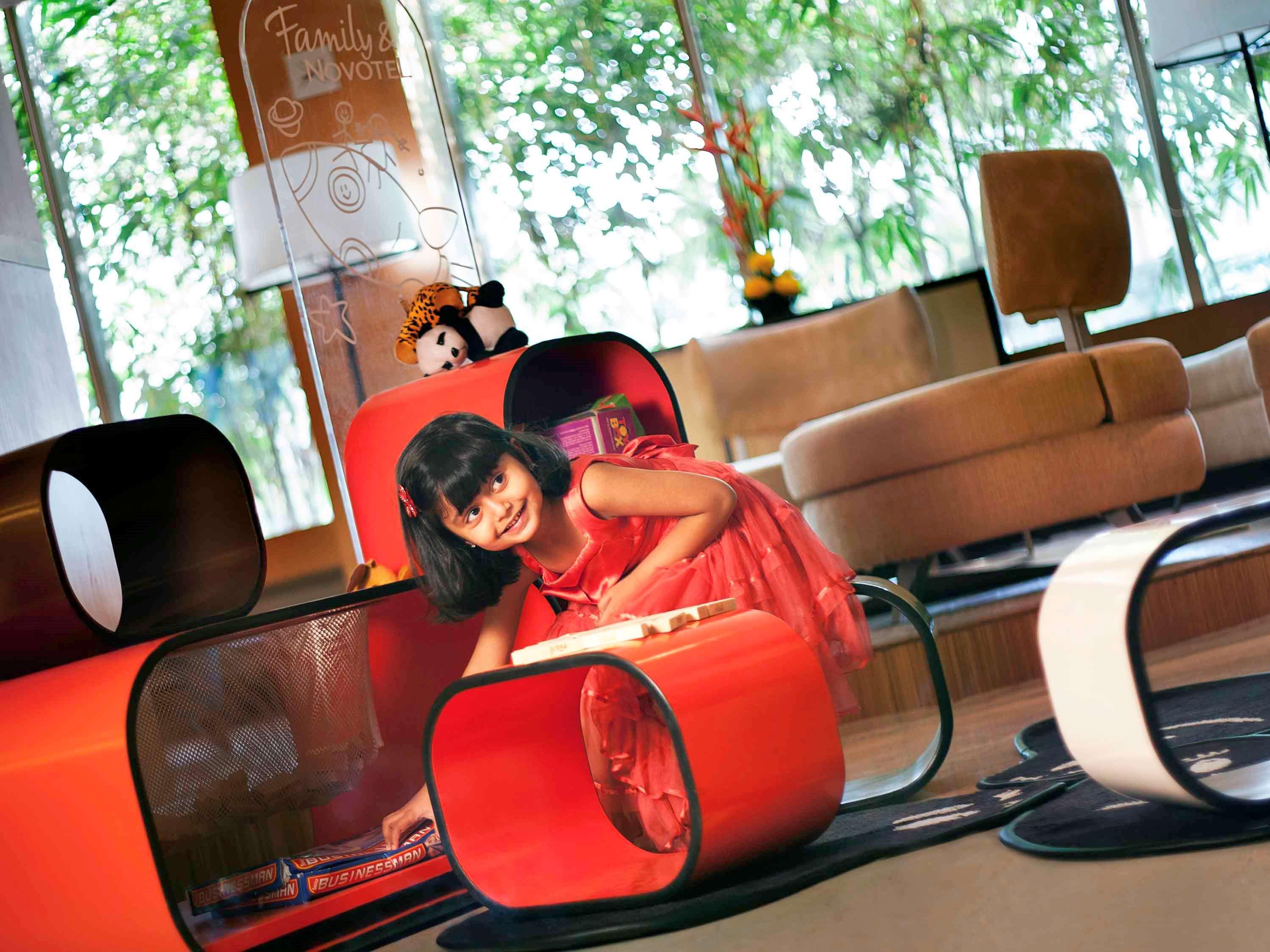Novotel Mumbai Juhu Beach Εξωτερικό φωτογραφία The lobby of the hotel