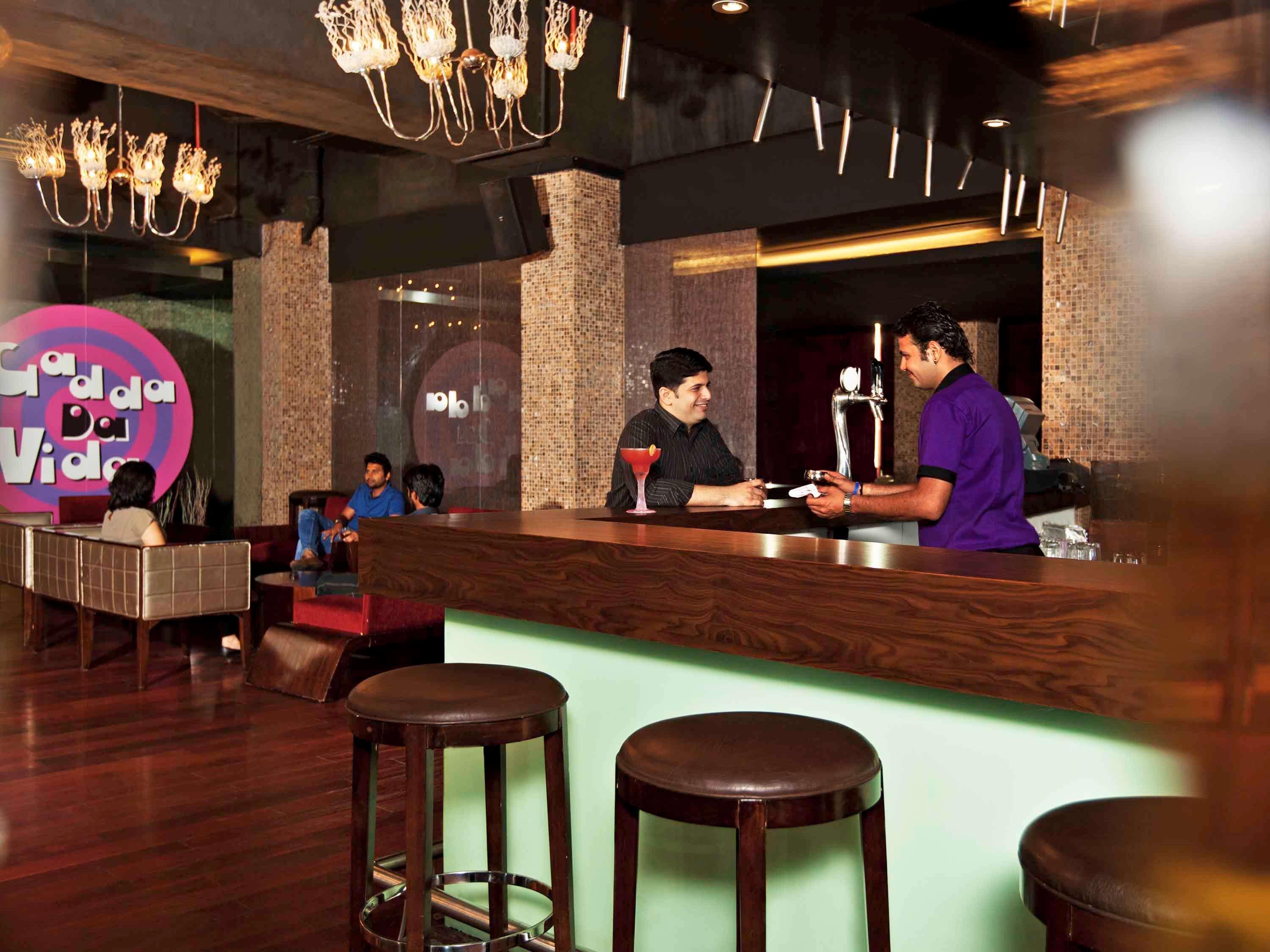 Novotel Mumbai Juhu Beach Εξωτερικό φωτογραφία Bar