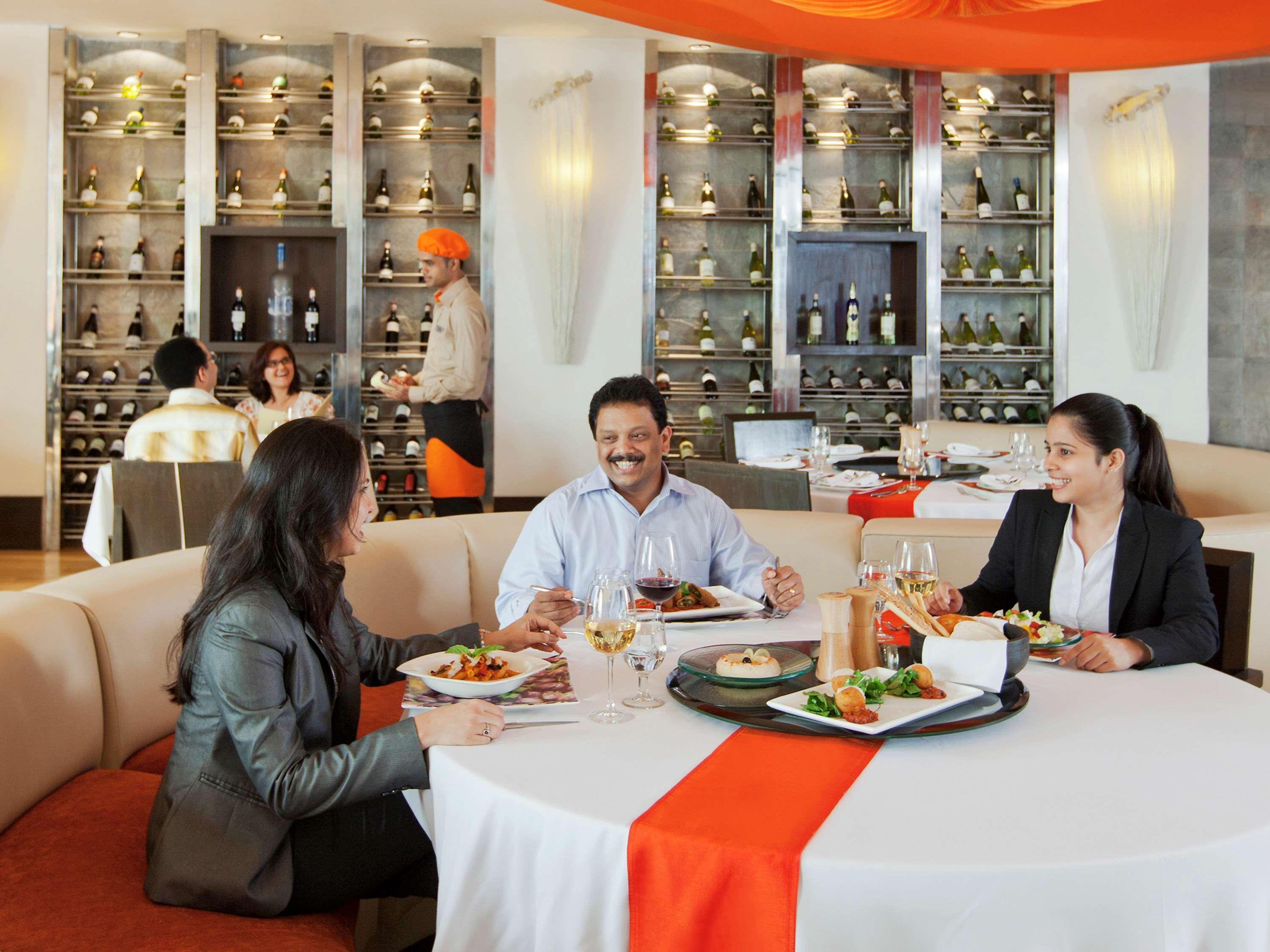 Novotel Mumbai Juhu Beach Εξωτερικό φωτογραφία The Park, New Delhi