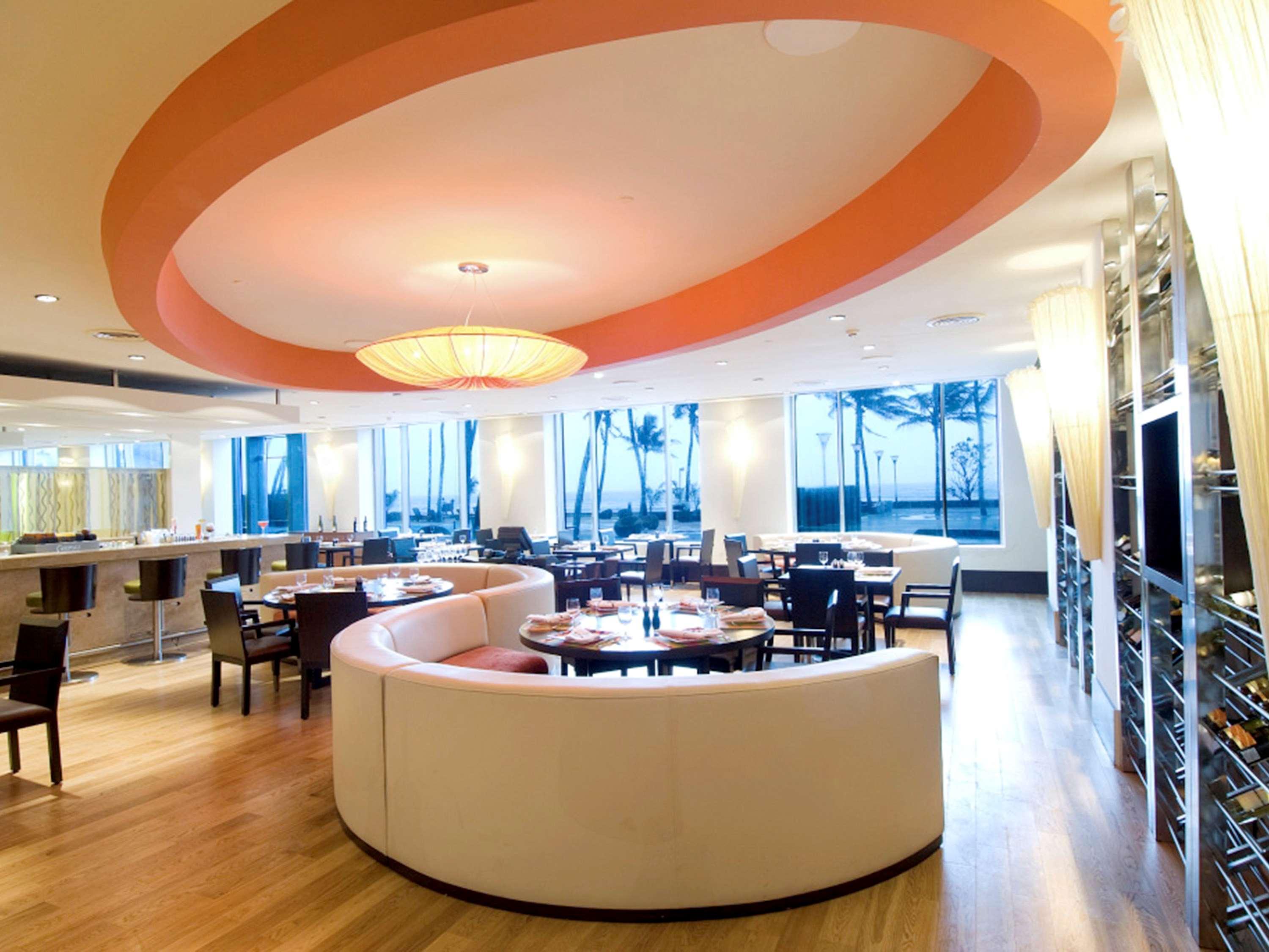 Novotel Mumbai Juhu Beach Εξωτερικό φωτογραφία The restaurant