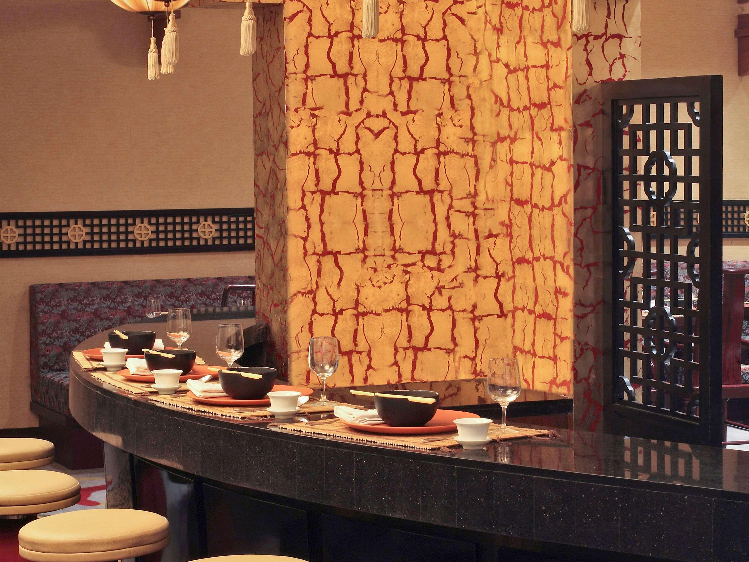 Novotel Mumbai Juhu Beach Εξωτερικό φωτογραφία The sushi bar at the restaurant