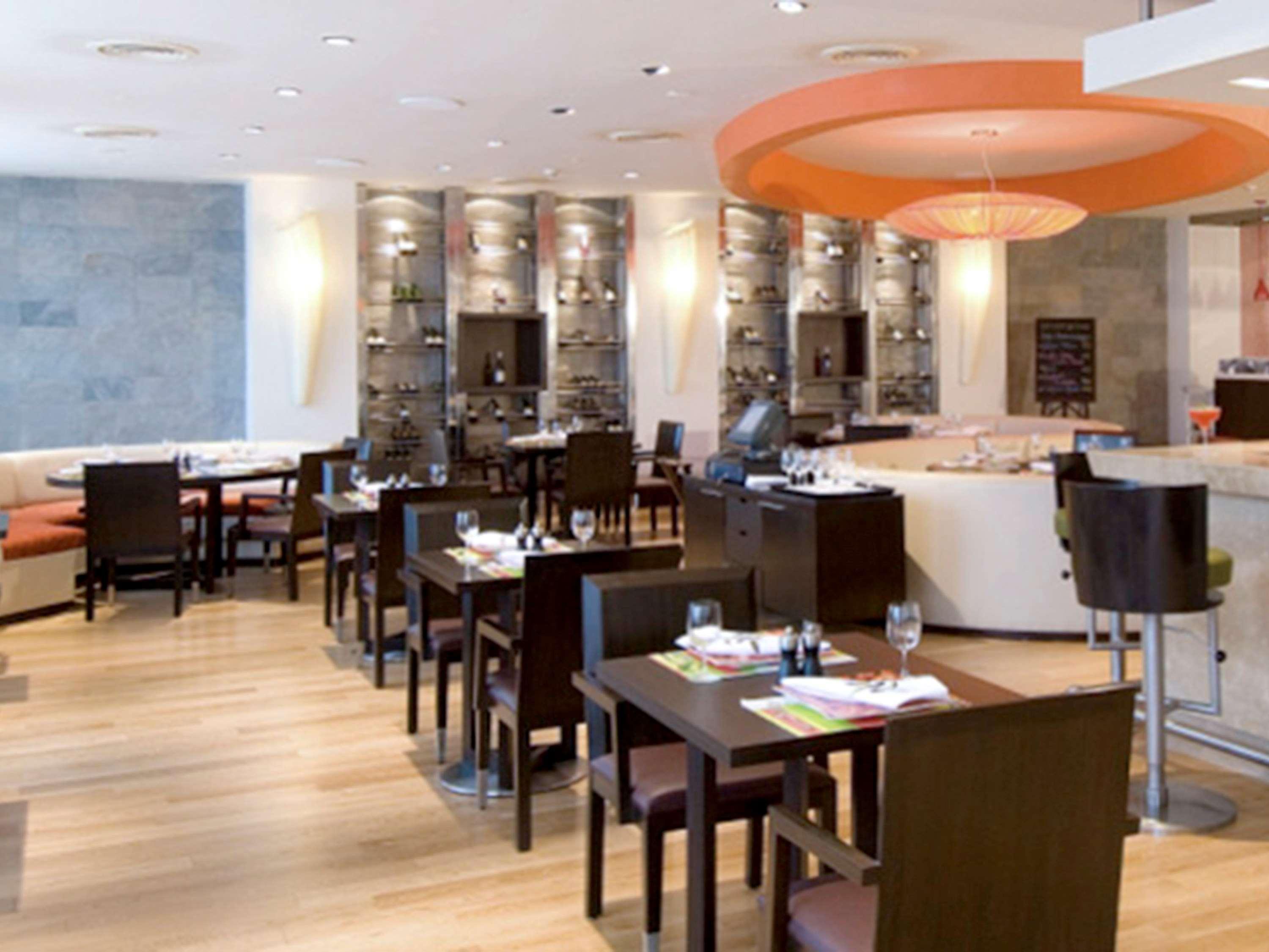 Novotel Mumbai Juhu Beach Εξωτερικό φωτογραφία Restaurant